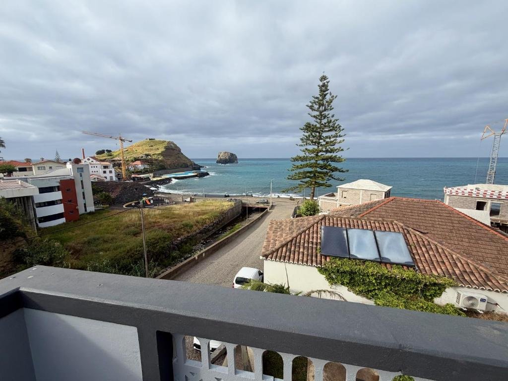 Sea Breeze Studios — vista para o mar e Penha d'Águia