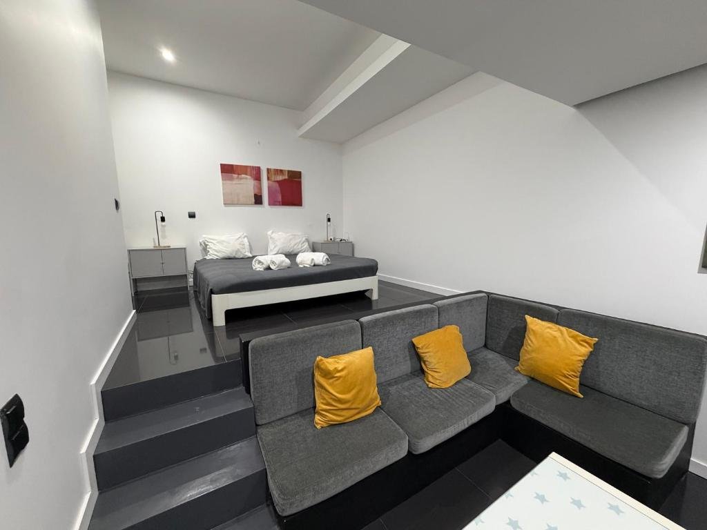 Studio — cama e sofá